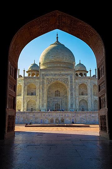 view   main mausoleum  taj mahal   mosque  perspective
