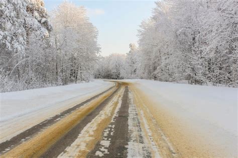Premium Photo | Winter road