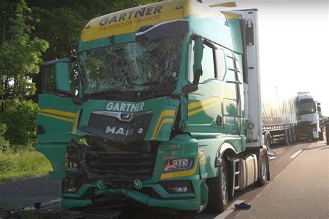 Karambol na autostradzie w Niemczech 54 letni Polak nie wyhamował