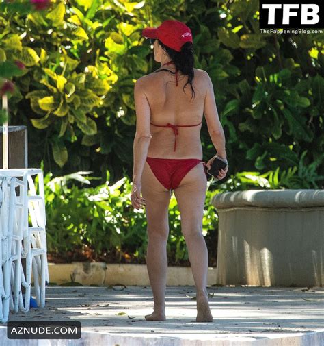 Andrea Corr Sexy Seen Flaunting Her Hot Figure In A Skimpy Red Bikini During Her Vacation In