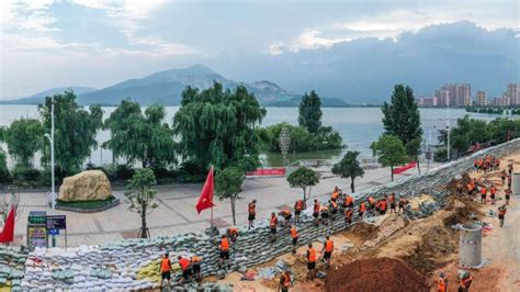 Rekord Regen In China Mindestens 140 Tote Nach Schweren