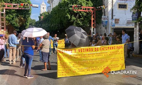 Bloquean colonos la avenida Álvarez por altos cobros de la Capach