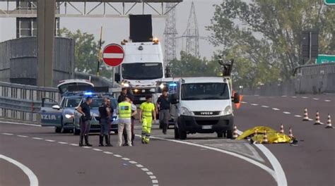 Incidente In Tangenziale A Milano 2 Giovani Morti Sul Colpo