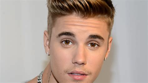 Justin Bieber shaves his mustache: The video the world never needed