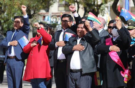 Autoridades Del Ministerio De Desarrollo Productivo Rinden Homenaje Al