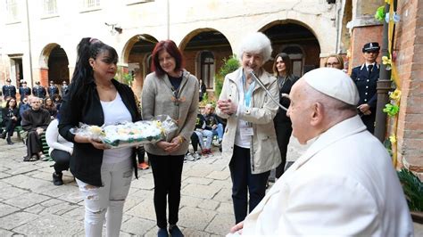 Papa em prisão feminina de Veneza não isolar a dignidade mas dar