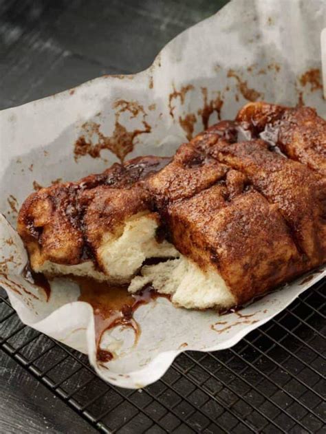 Indulge In A Gooey Pull Apart Cinnamon Roll Bread From Dollywood