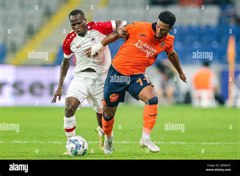 Istanbul T Rkei August Alhassan Yussuf Vom Royal Antwerp Fc