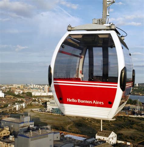 London Transport Emirate Air Line London Thames Cable Car Editorial