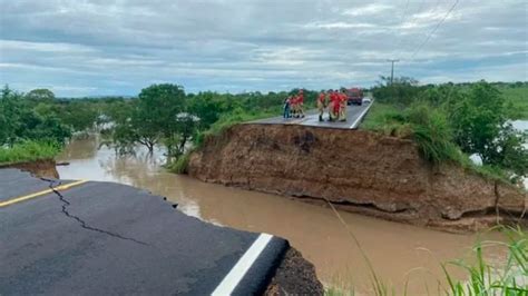 Brasil Al Menos Dos Muertos Y 30 Desaparecidos Por Un Desplazamiento