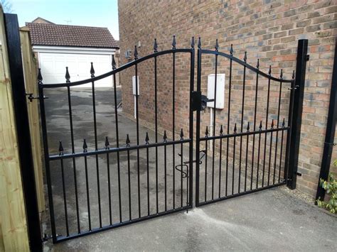 Decorative Metal Driveway Gates | Shelly Lighting