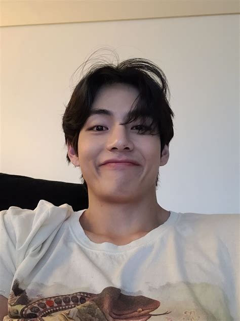 Bts Pics⁷ On Twitter Taehyung Selca Kim Taehyung V Taehyung