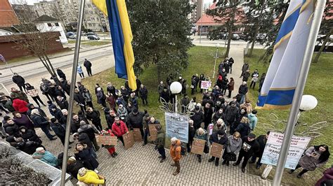 Prieš vandenilio gamyklą sukilę darbėniškiai nesustoja dalis pareiškė