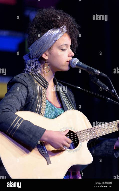 10 Hot Sexy Kizzy Crawford Bikini Pics