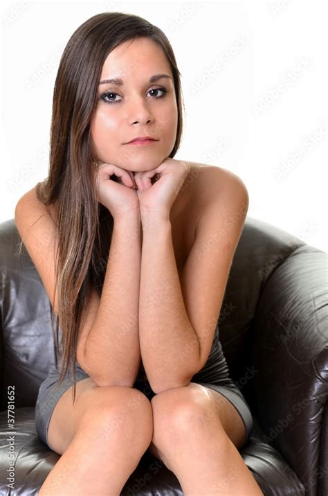 Belle Femme Assise Sur Un Canap Stock Photo Adobe Stock