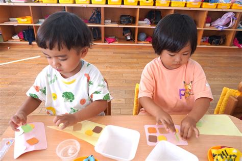 のり遊び（満3歳）｜まどか幼稚園