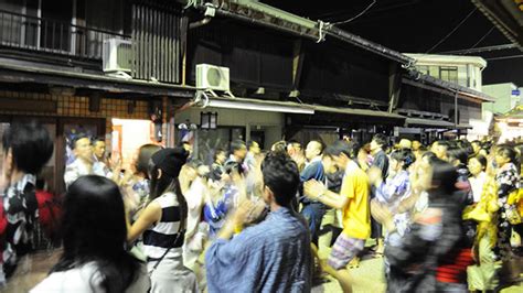 オールナイトの盆踊り、餃子で王将の皿 今週の人気記事 デイリーポータルz