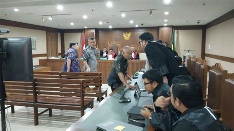 Di Sidang Korupsi Timah Terdakwa Eks Dirut Timah Riza Pahlevi