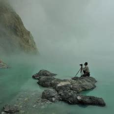 A Yun Fenomena Alam Api Biru Blue Fire Di Kawah Ijen