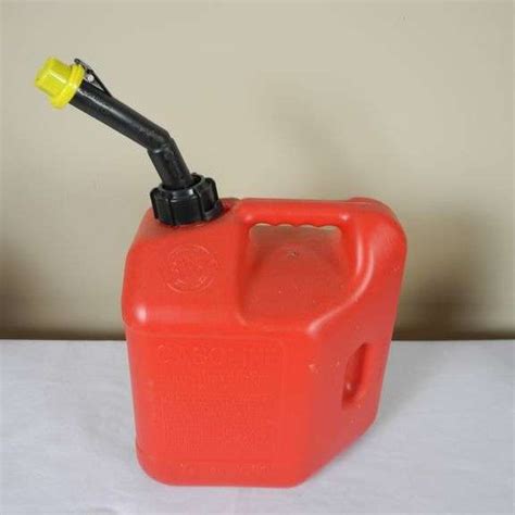 2 Gallon Plastic Gas Can - Empty - GC5 Auctions