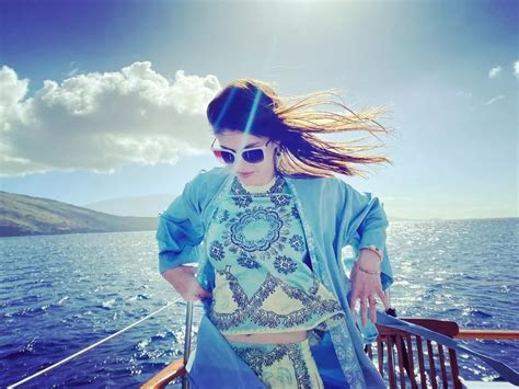 Alexandra Daddario Calvin Bikini Photos Hd