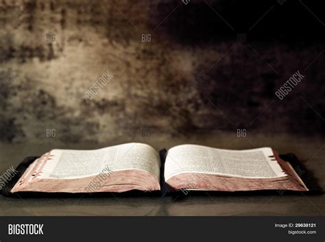 Imagen Y Foto Biblia Abierta Con Fondo De Bigstock