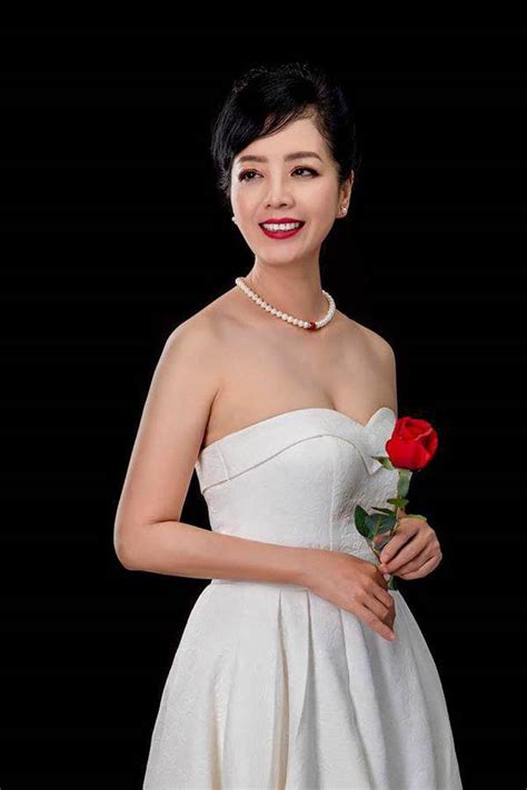 Khoe lại hình diện bikini NSƯT Chiều Xuân được Công Lý hỏi khéo Cháu ơi mẹ Xuân đâu