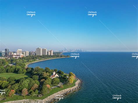Promontory Point Field House in Hyde Park with Chicago Skyline in the ...
