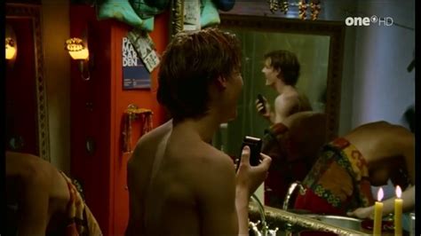 Naked Kira Koschella In Drei Mit Herz