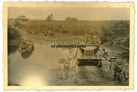 Orig Foto Sd Kfz Halbkette auf Brücke bei Beute Panzer Tank Russland