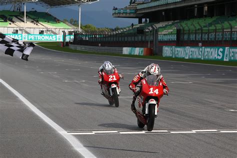 Odaki Duels Ezawa In The Wet As Pratama Crashes Out At Sepang