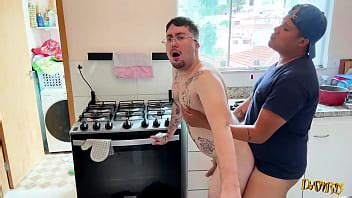 Meu marido chegou do trabalho e já quis me comer na cozinha COMPLETO NO RED XVIDEOS