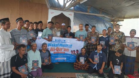 Wakaf Mushaf Al Quran Bantu Ibadah Pekerja Pembangunan Masjid DT Eco 2