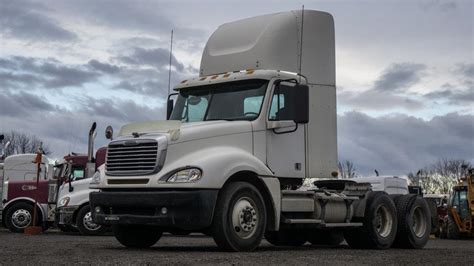 Freightliner Columbia Cl Day Cab Day Cab St Paul De L Ile Aux