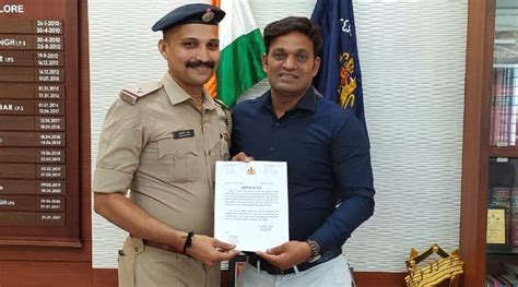 Mangaluru Cop Chases Down Mobile Thief Viral Video Wins Him Rs 10000