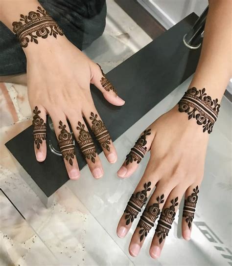 Pin Di M Design Su Henna Semplici Disegni Mehndi Mehandi Designs