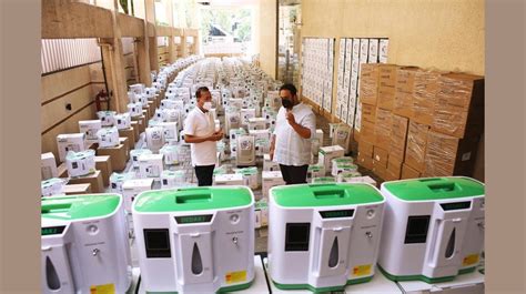 Baba Siddique And His Son Zeeshan Provide Free Oxygen Concentrators To