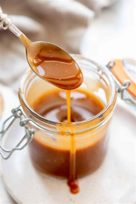 5-Ingredient Easy Homemade Caramel Sauce - Handful of Sugar