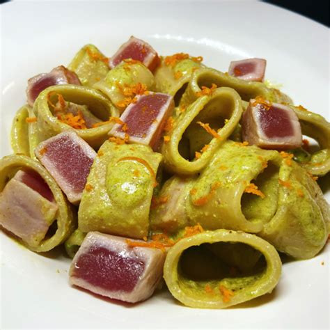 Pasta Armando Anello Con Pesto Di Pistacchio Tonno Fresco E Scorza