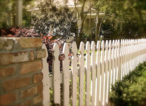 how to know who owns a fence