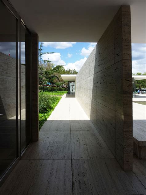 bbonthebrink: Barcelona Pavilion 'less is more'