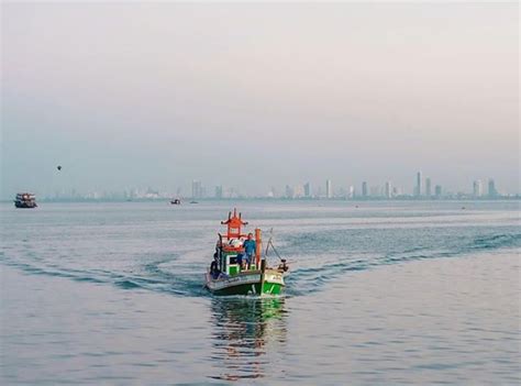 uncover  thailand   famous   seafood