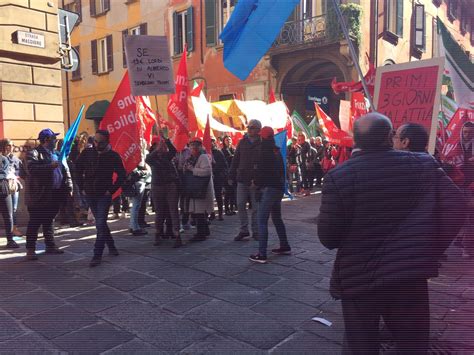 Bologna I Lavoratori Delle Case Di Cura Protestano In Strada Maggiore