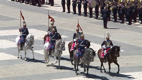 relevo solemne de la guardia del palacio real de madrid youtube
