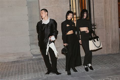 Šanghajský street style ve znamení padesáti odstínů černé | Vogue CS