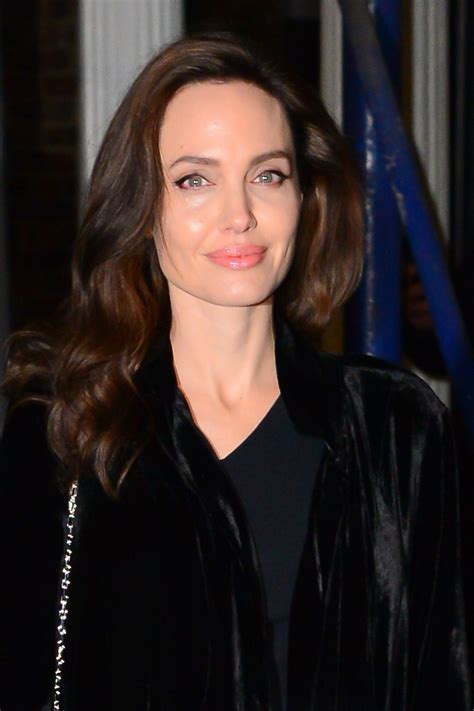 Angelina Jolie Y Sus Jeans De Mezclilla Acampanados Ideales Para Verano Vogue