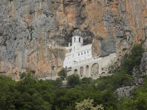 Danas je Sveti Vasilije Ostroški slava mu i milost INFO CENTAR JUGA