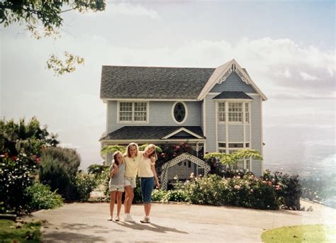 Where was this taken? Help settle family debate. : r/maui