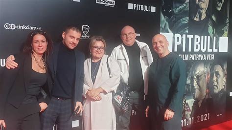 Najnowszy PITBULL w kinach Kynolodzy na premierze filmu o PSIE i zbóju