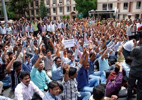 Four Lakh Seemandhra Employees Begin Indefinite Strike India News